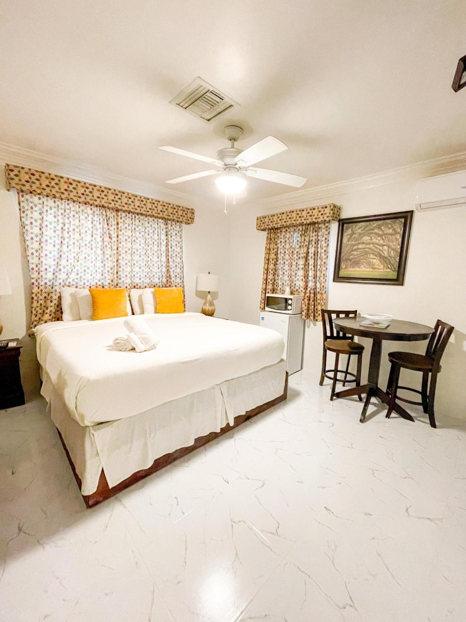 Golden Palms House Bed & Breakfast Nassau Eksteriør bilde